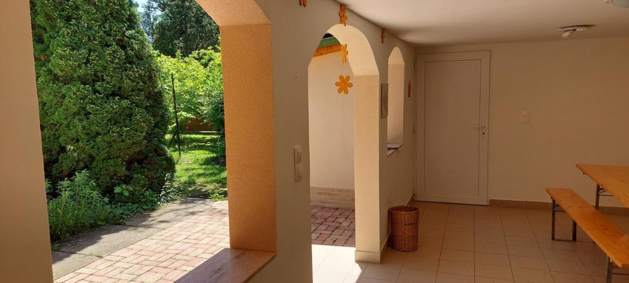 Hostel Zamárdi エクステリア 写真